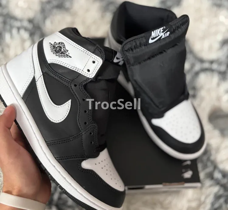 Jordan 1 Retro High OG Black/White – Iconic Style in Size 40 EU