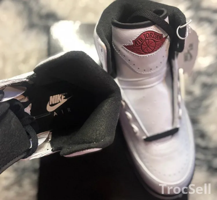 Air Jordan 2 Retro - White/Varsity Red-Black (Size 38.5 EU)