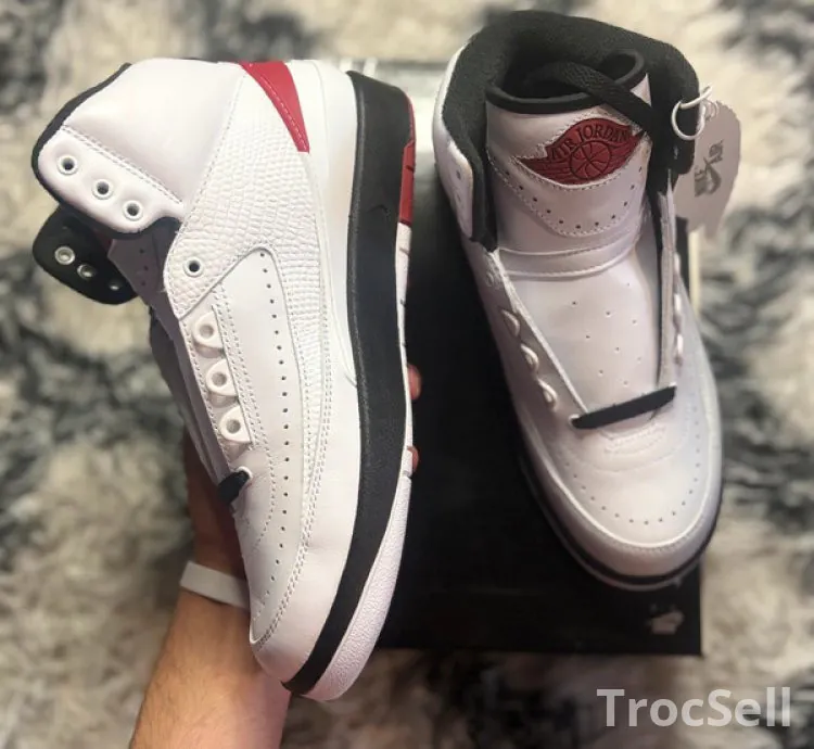 Air Jordan 2 Retro - White/Varsity Red-Black (Size 38.5 EU)