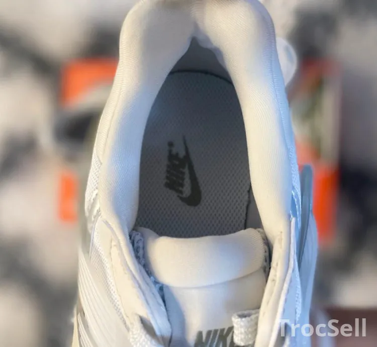 Nike V2K Run Photon Dust Silver Summit - Taille 41 (Refurbished)