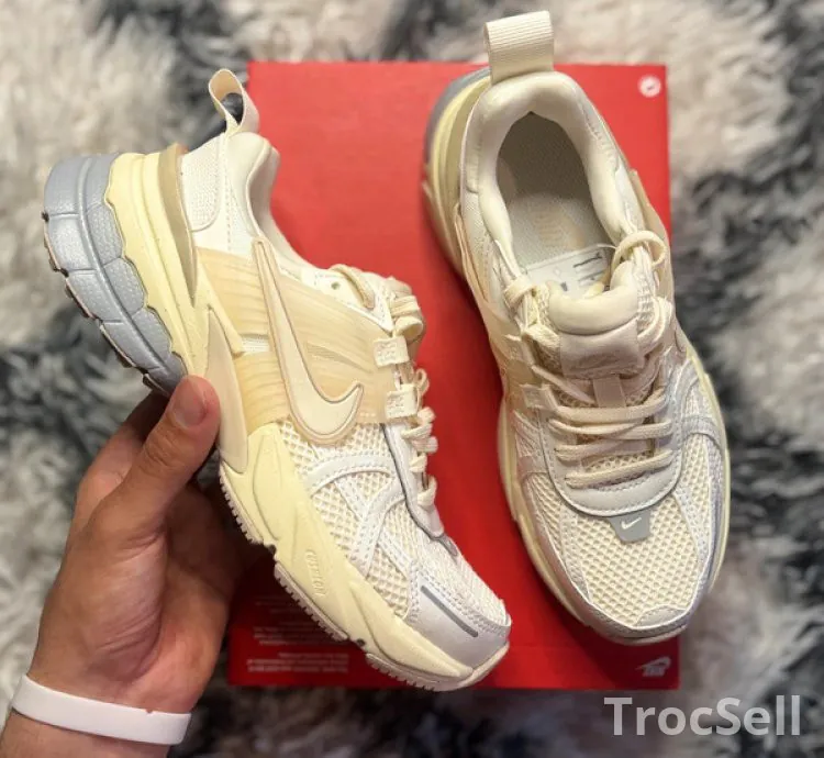 Nike V2K Run Pale Ivory – Pointure 35.5 neuve dans sa boîte