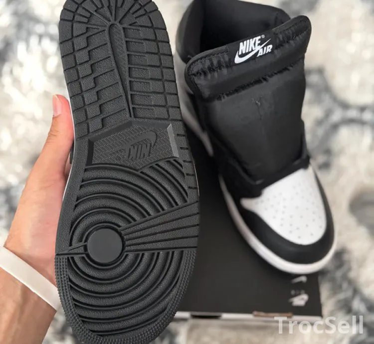 Air Jordan 1 Retro High OG - Black & White (Taille 40 EU)
