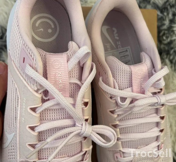 Nike Air Zoom Pegasus 40 – Pearl Pink/White – Taille 44.5 EU – Neuve