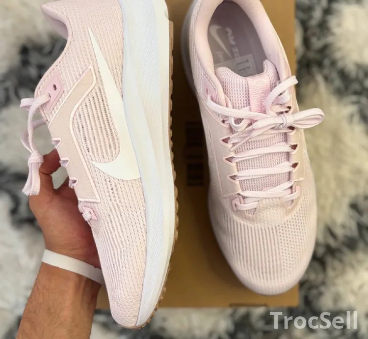 Nike Air Zoom Pegasus 40 – Pearl Pink/White – Taille 44.5 EU – Neuve