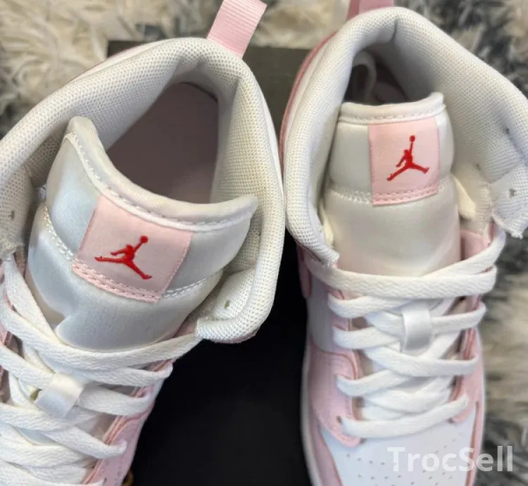 Jordan 1 Mid PS – Pink Foam / Fire Red (EU 35)