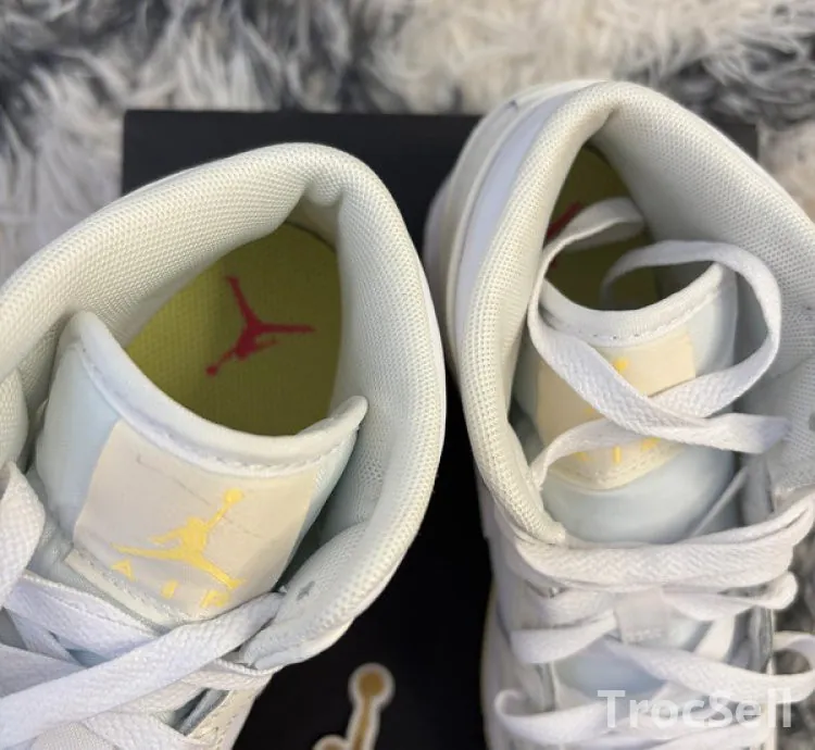 Air Jordan 1 Mid GS FD8780-181 – Sail/Orange – Taille 37.5 EU – Neuve & Authentique
