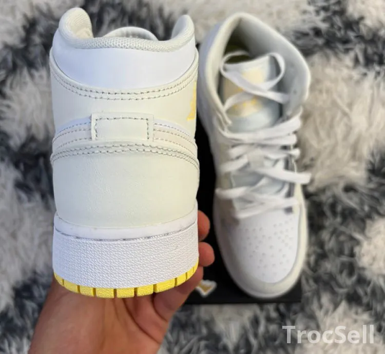 Air Jordan 1 Mid GS FD8780-181 – Sail/Orange – Taille 37.5 EU – Neuve & Authentique