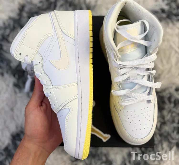 Air Jordan 1 Mid GS FD8780-181 – Sail/Orange – Taille 37.5 EU – Neuve & Authentique