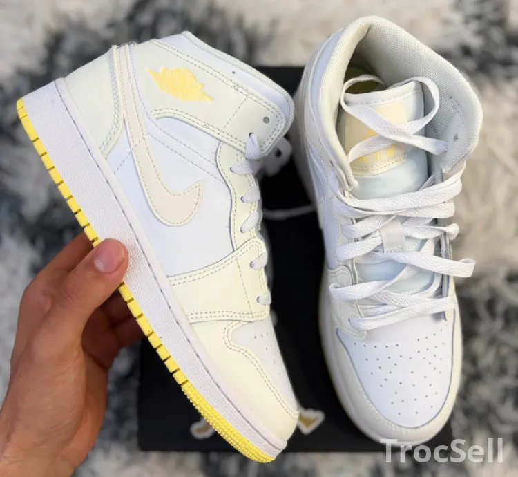 Air Jordan 1 Mid GS FD8780-181 – Sail/Orange – Taille 37.5 EU – Neuve & Authentique