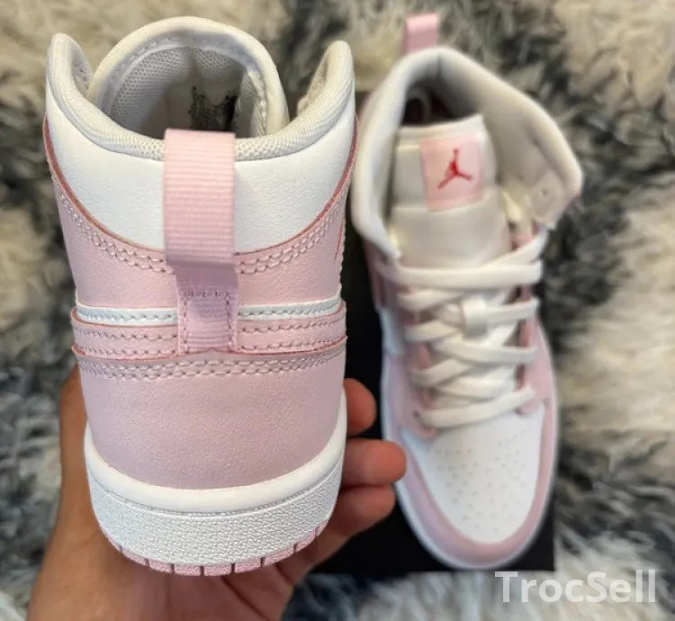 Jordan 1 Mid PS – Pink Foam / Fire Red (EU 35)