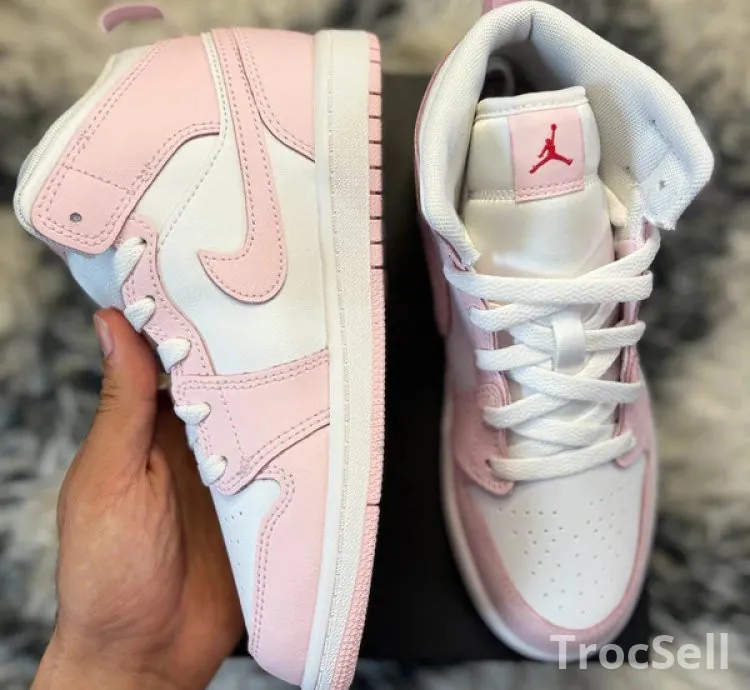 Jordan 1 Mid PS – Pink Foam / Fire Red (EU 35)