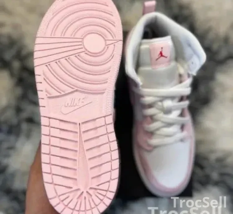 Jordan 1 Mid PS – Pink Foam / Fire Red (EU 35)