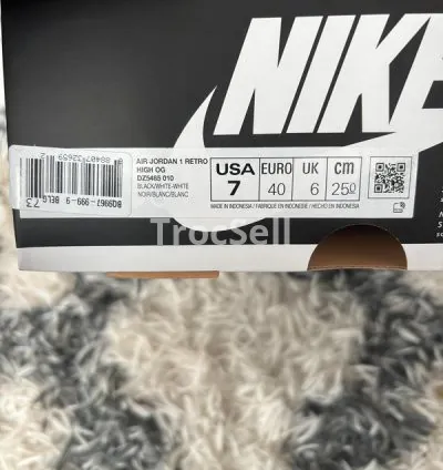 Jordan 1 Retro High OG Black/White – Iconic Style in Size 40 EU 6