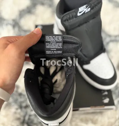 Jordan 1 Retro High OG Black/White – Iconic Style in Size 40 EU 4