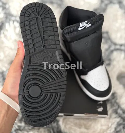 Jordan 1 Retro High OG Black/White – Iconic Style in Size 40 EU 3