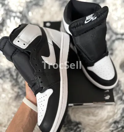 Jordan 1 Retro High OG Black/White – Iconic Style in Size 40 EU