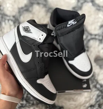 Jordan 1 Retro High OG Black/White – Iconic Style in Size 40 EU