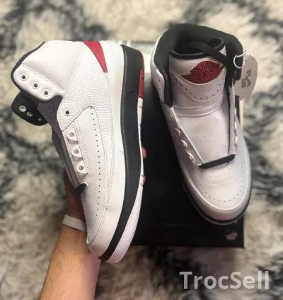 Air Jordan 2 Retro - White/Varsity Red-Black (Size 38.5 EU)