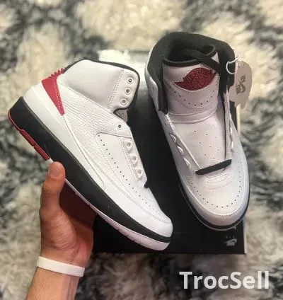 Air Jordan 2 Retro - White/Varsity Red-Black (Size 38.5 EU)