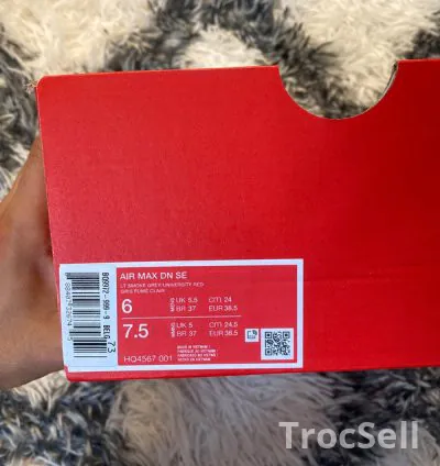 Nike Air Max DN SE Smoke Grey / University Red - Neuves, Taille 38,5 EU 5