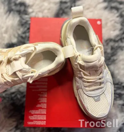 Nike V2K Run Pale Ivory – Pointure 35.5 neuve dans sa boîte 4