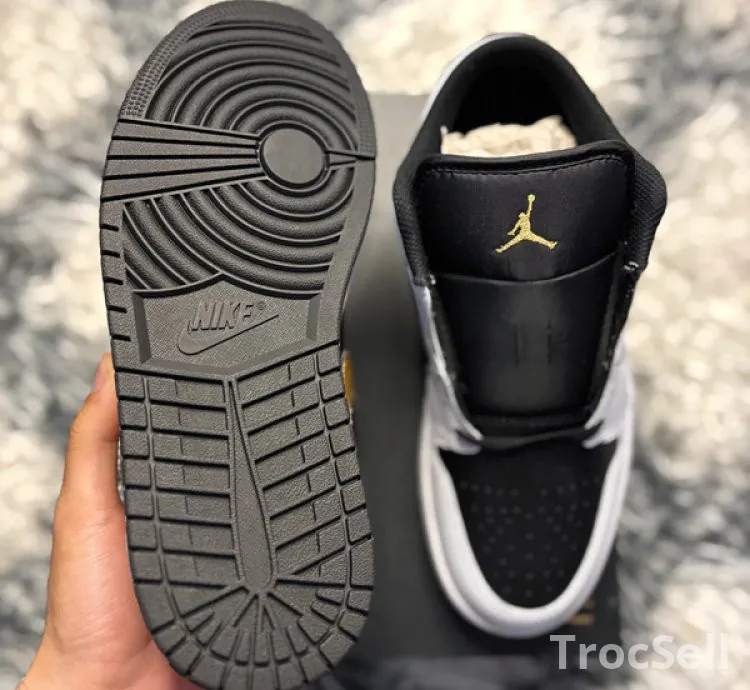 Air Jordan 1 Low White Metallic Gold Black – Taille 41 EU – Code : 553558-172